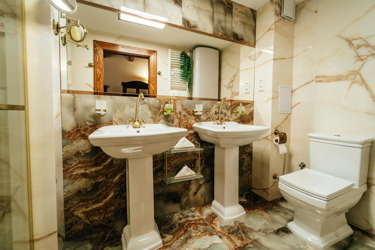 Deluxe Double Room with Shower