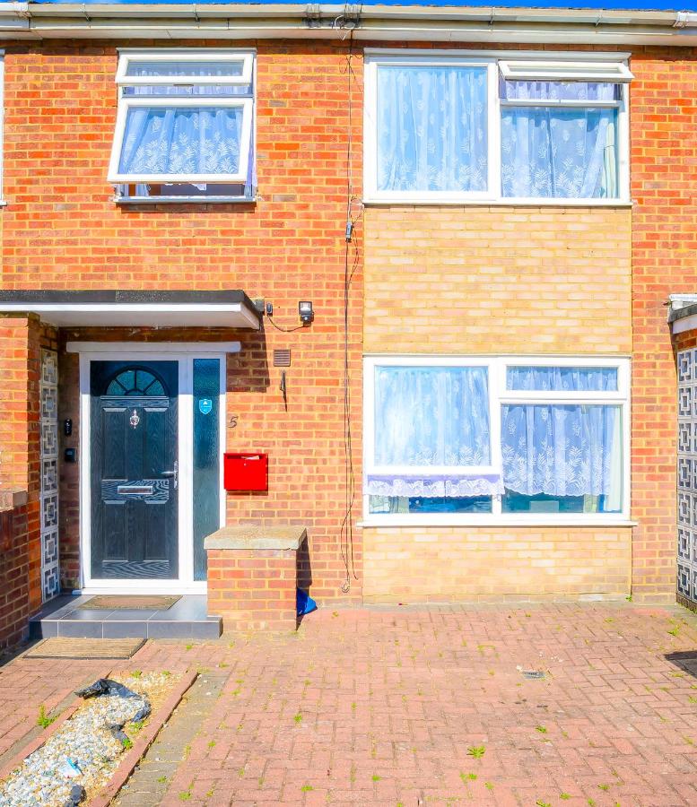 Luxury 3-Bedrooms House With Parking - B&B