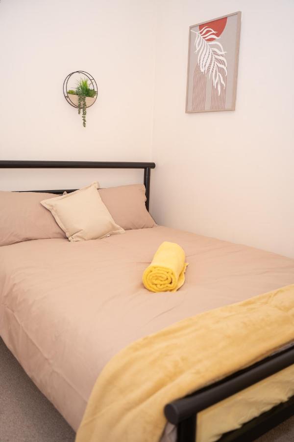 Steam Dream Town centre stay - B&B Swindon