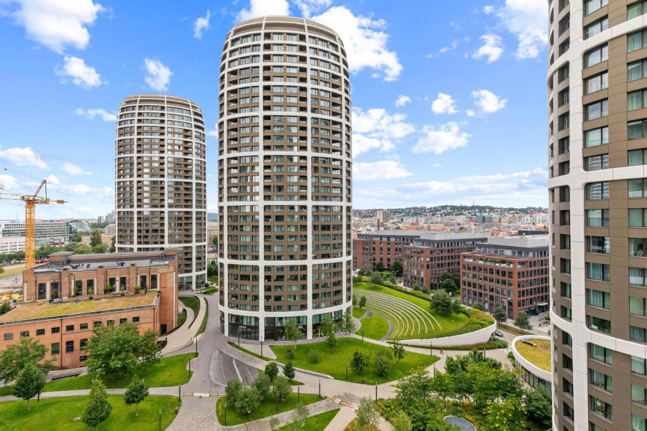 SkyPark Apartment with City Views Free Parking - B&B