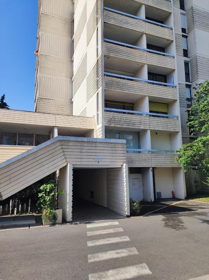 Spacious and bright apartment, ideally located - B&B