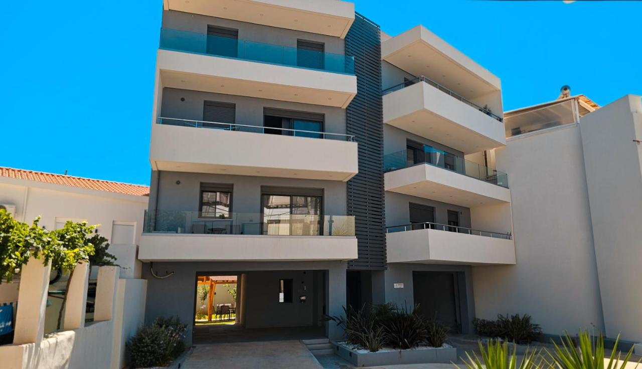 One-Bedroom Apartment with Sea View and Balcony