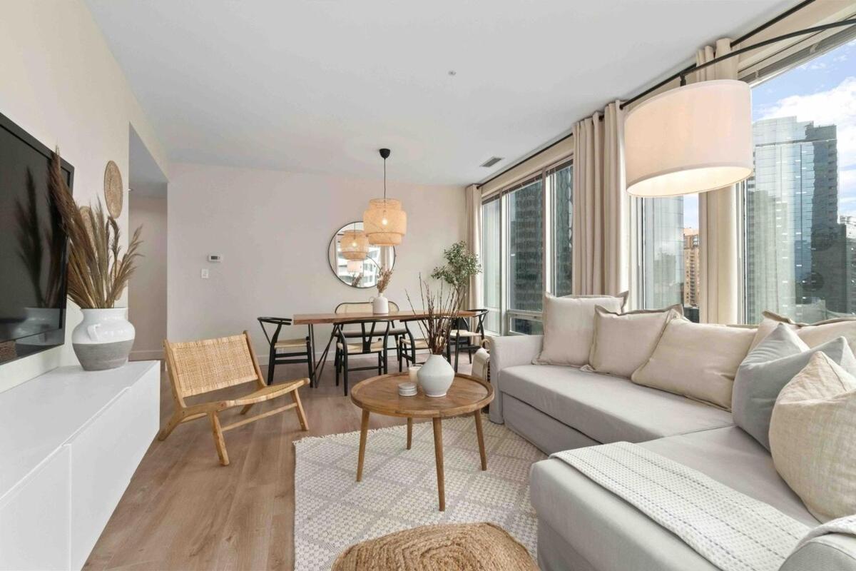 Downtown Corner Suite with City Views and AC for 6 Guests - B&B Vancouver