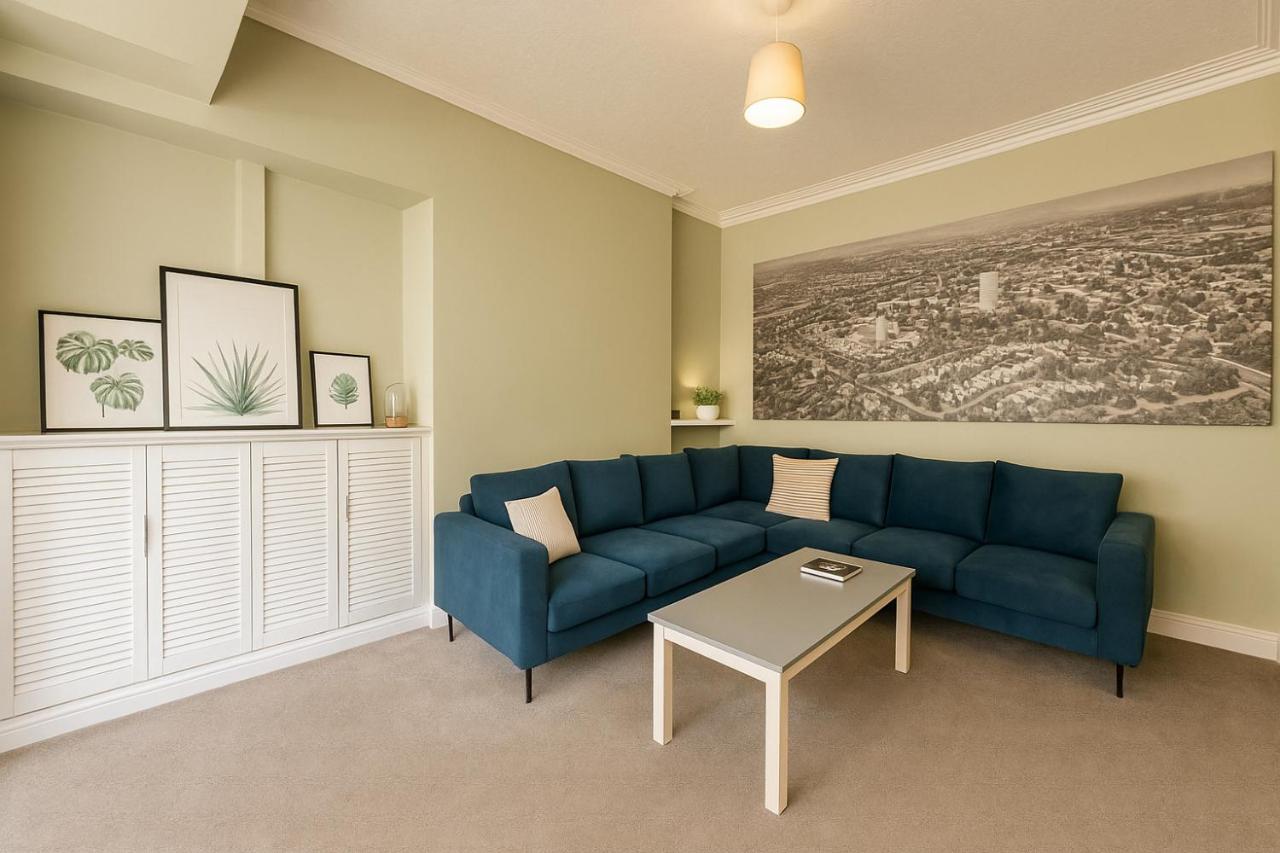 Edwardian City Centre House For Big Groups, Offroad Parking & Hot Tub! - B&B Cardiff