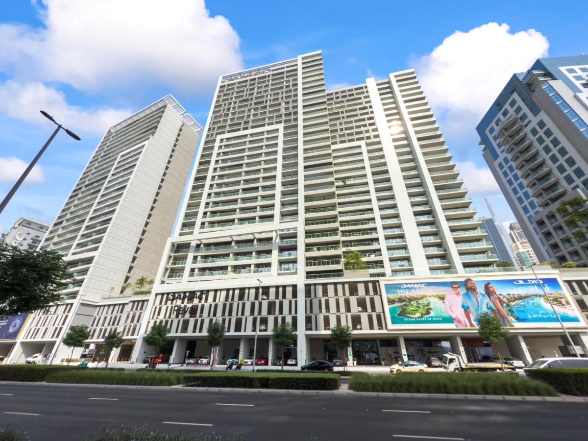 Burj khalifa and Canal views - Luxury Apartments for Rent in Dubai Business Bay - B&B