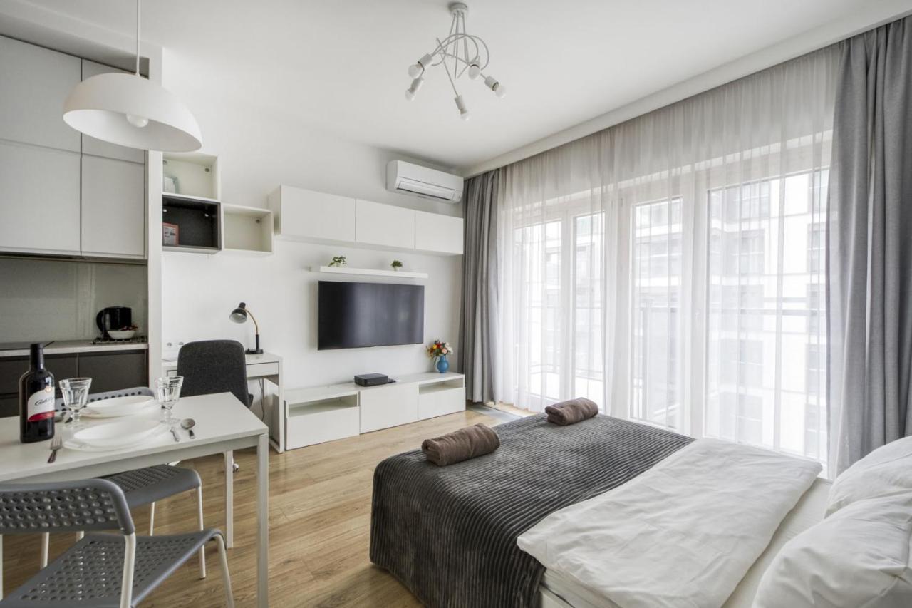 Studio mit Balkon