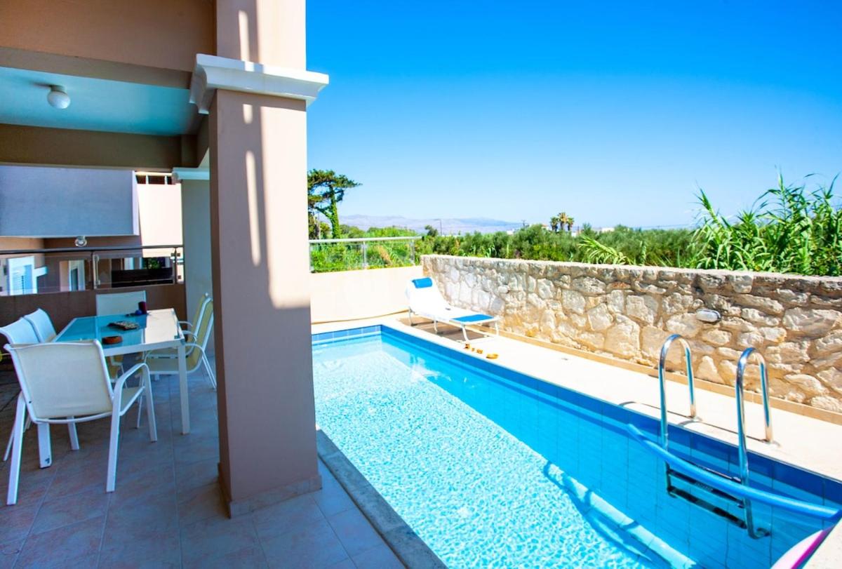 Pyrgos Spring pool apartment - B&B