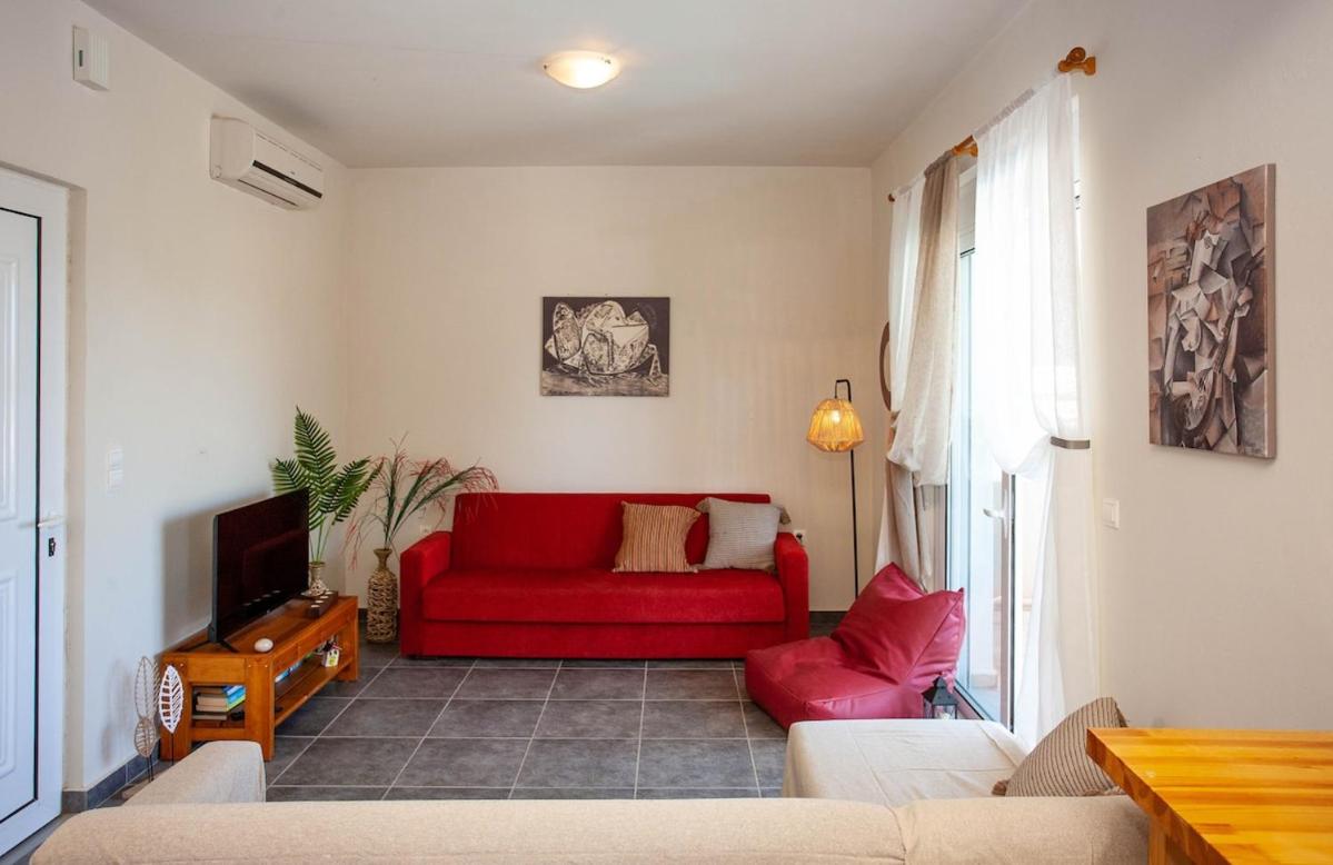 Pyrgos Spring pool apartment - Chambres d’hôtes Máleme