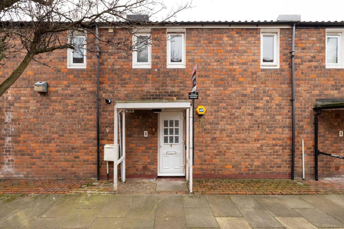 West Kilburn - Simple 3 Bedroom House - B&B London