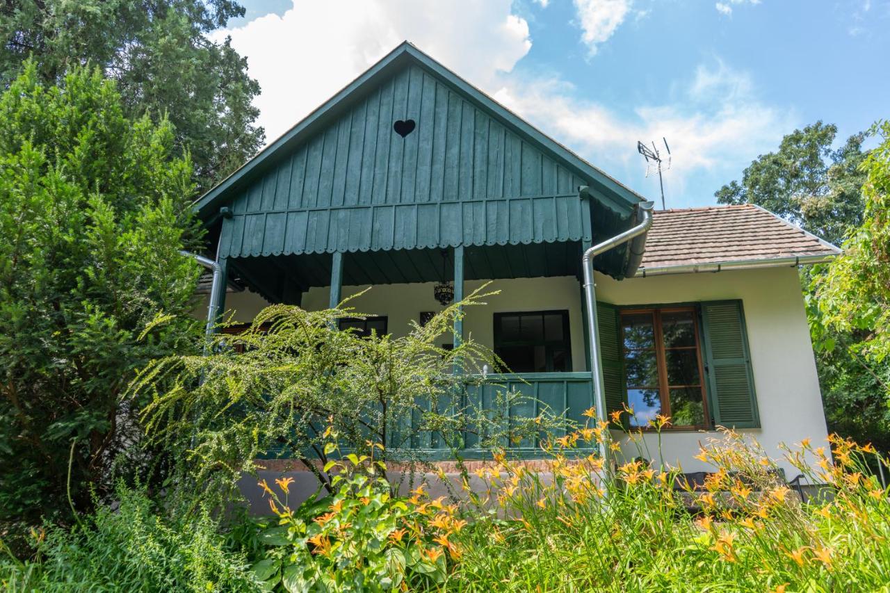 Leányvirág Vendégház - B&B Leányfalu