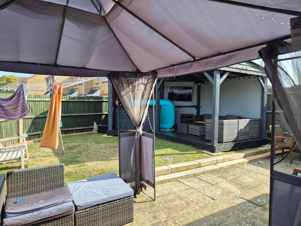 Room to rent in shared property, full access to all areas - B&B Southwick