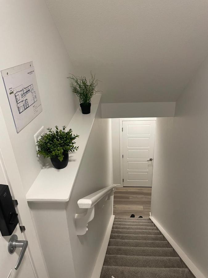 Serene Stay Near Calgary Airport - B&B Calgary
