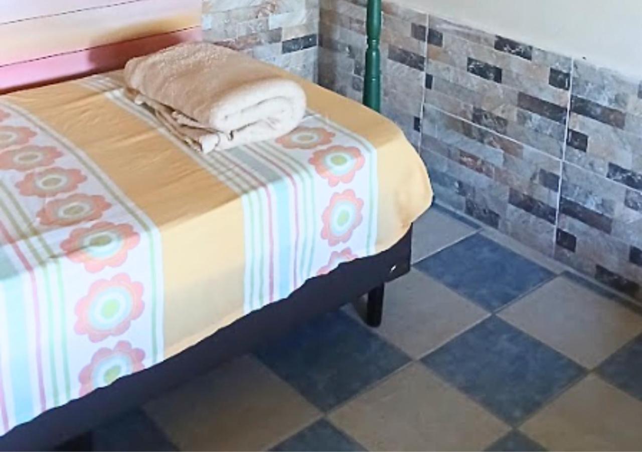 Einzelbett im Männerschlafsaal
