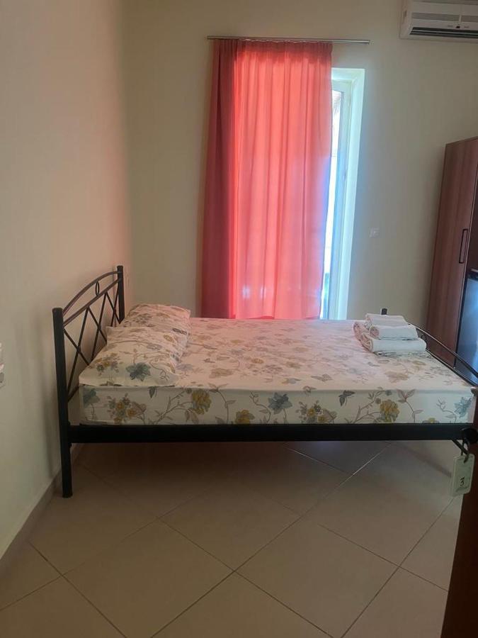 Marys rooms center 3 - B&B Himarë