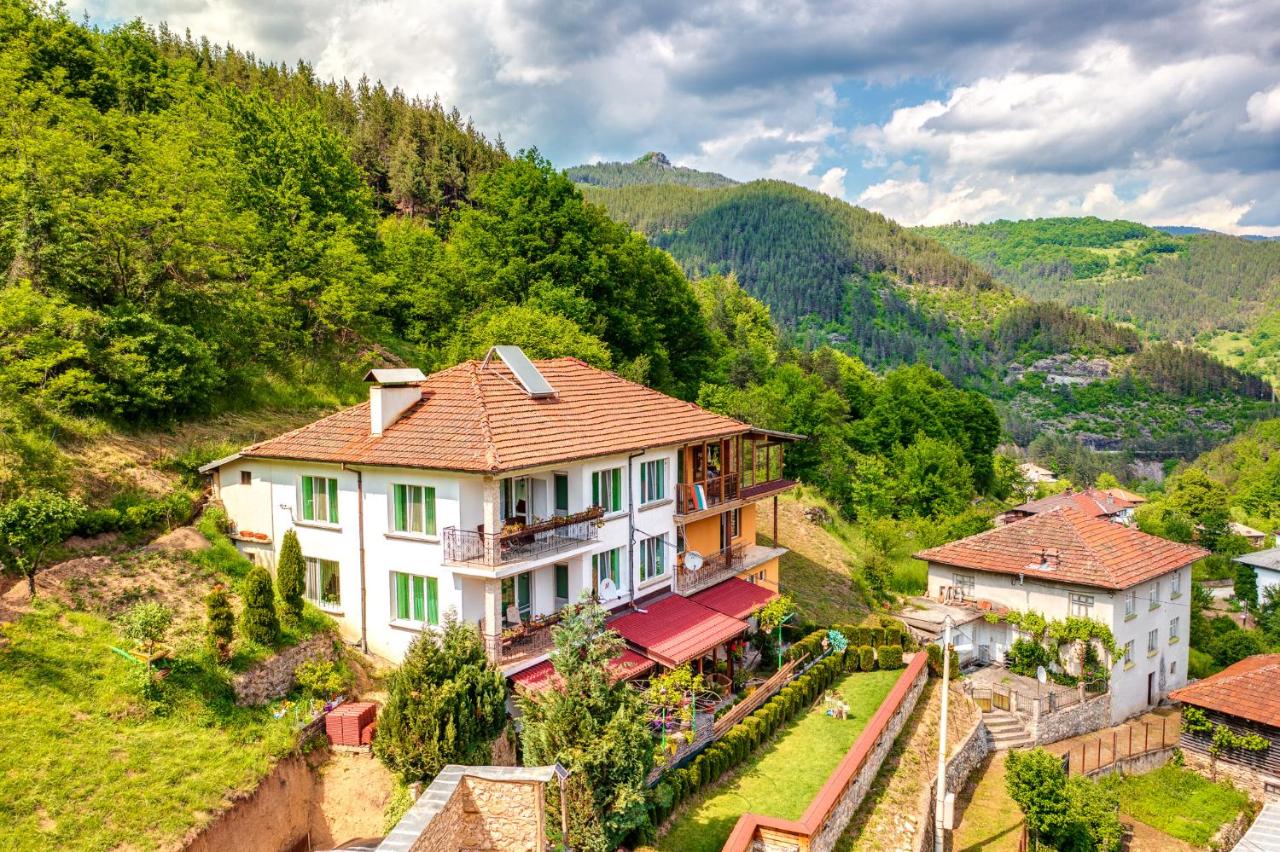 Къща за гости Хаджиевата къща - Bed and Breakfast Smolyan