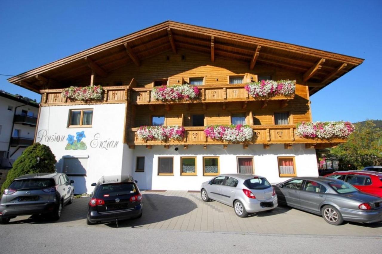 Haus Enzian - Bed and Breakfast Niederau