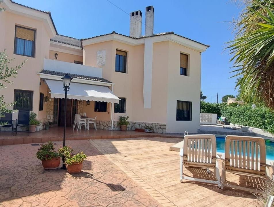 Villa Bobal - Bed and Breakfast Requena