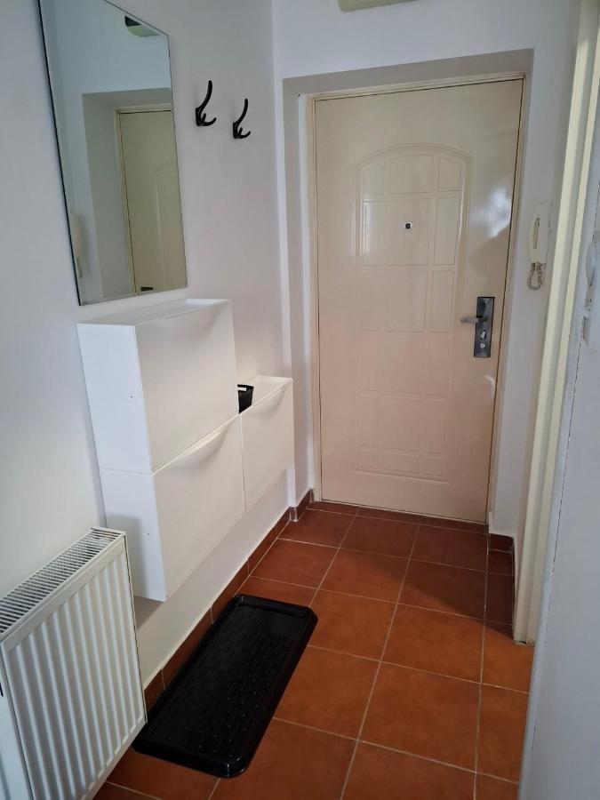 NS Urban Stay-Studio with Balcony and Free Parking - B&B Novi Sad