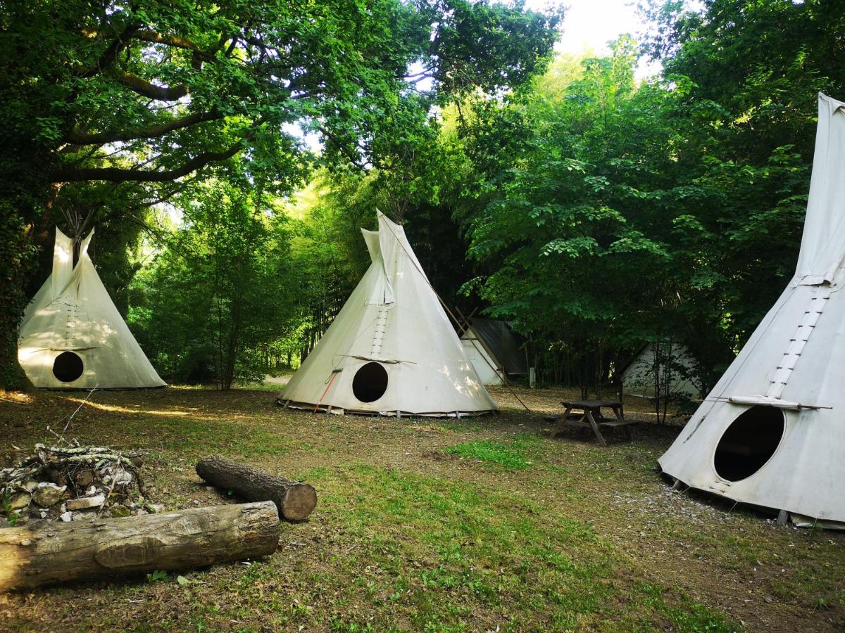 grand tipi traditionnel pour 2 à 5 personnes - Bed and Breakfast Montbrun