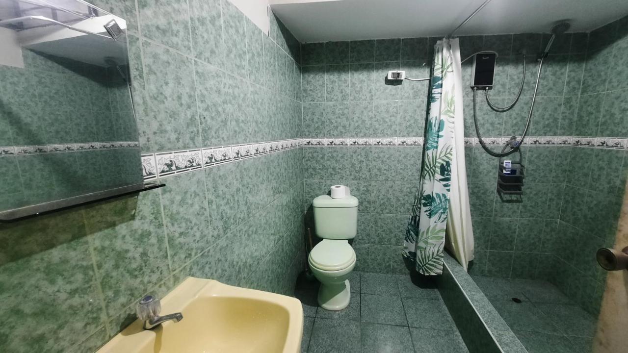 Camping bajo techo En departamento -Traer su propio Colchón inflable y bolsa de dormir-No se proporciona cama ni ropa de cama ni toallas - B&B