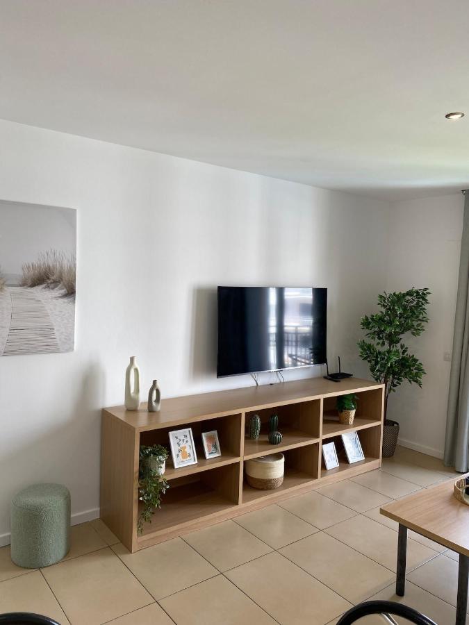 Ikebana Suite - Modern Apartment with Parking & Swimming Pool - B&B Lloret de Mar