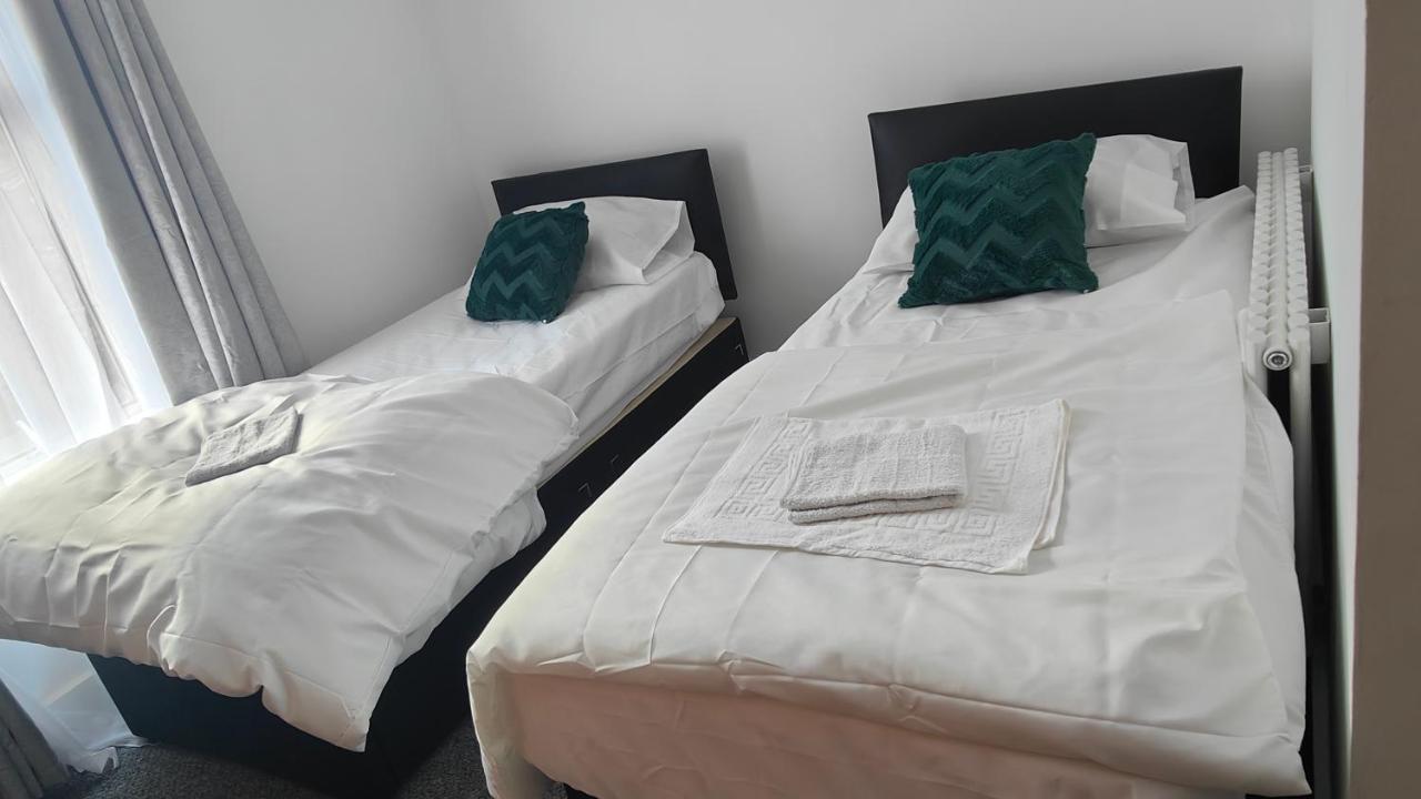 Twin Room with Shared Bathroom