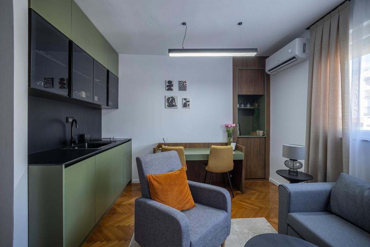 Timeless Comfort in the City - Ferienwohnung Pristina