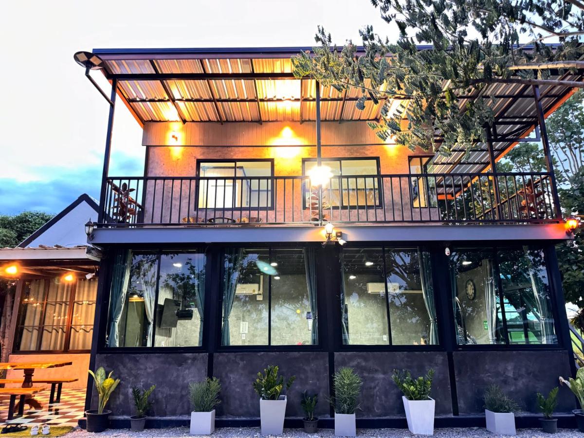 November Garden พูลวิลล่าชัยนาท - Chambres d’hôtes Ban Bueng Hat Kong Sin