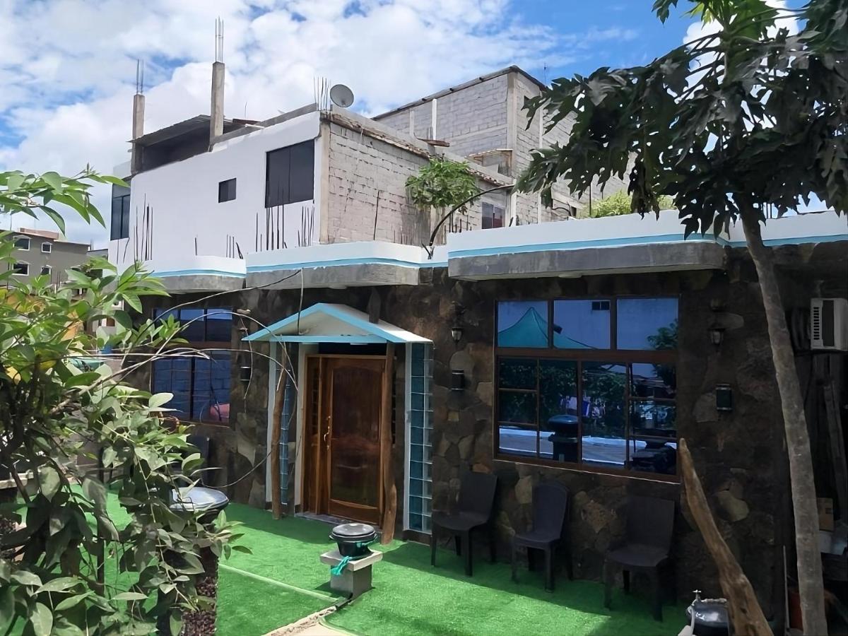 Casa Cypress - One Block from the Beach! - Modern Oasis w WiFi & AC - B&B Puerto Baquerizo Moreno
