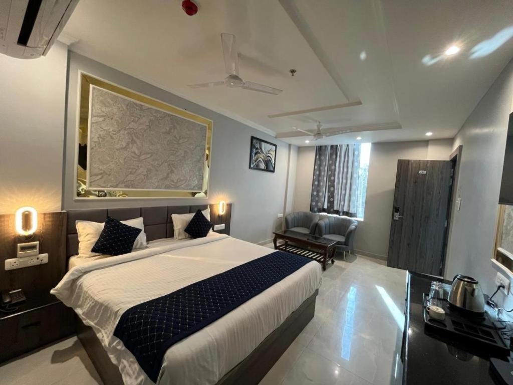 Relax Lodge Family Guest House - Bed and Breakfast Islamabad