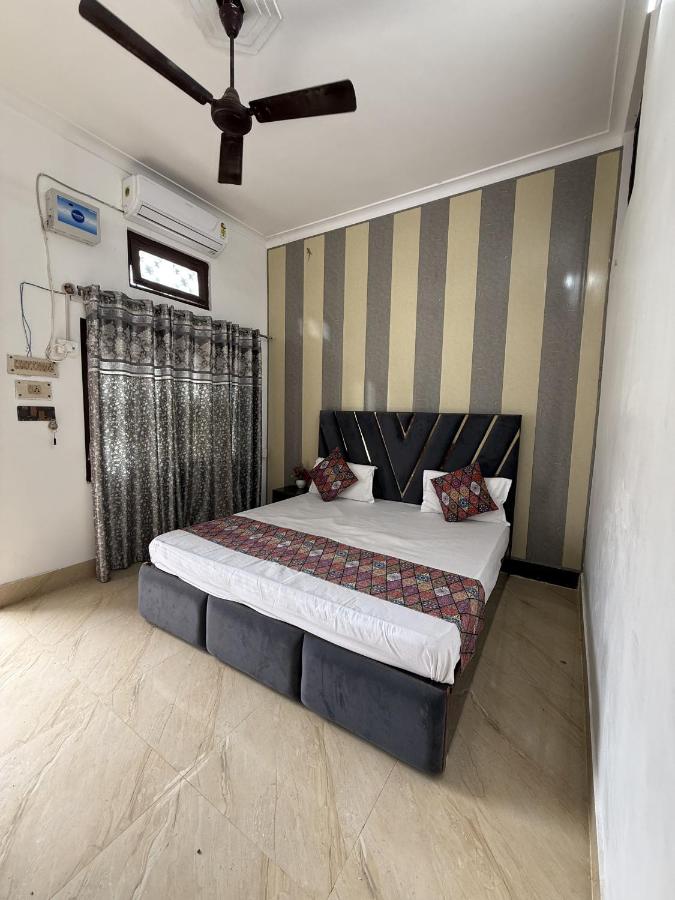Hotel Sankul Villa, 100 Meter Away Saryu River & Ram Ki Paidi, Lux Stay - Bed and Breakfast Ayodhya
