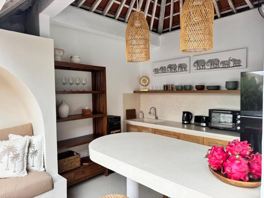 Villa Kuu - Elegant 2BR Villa with Private Pool - B&B Kerobokan