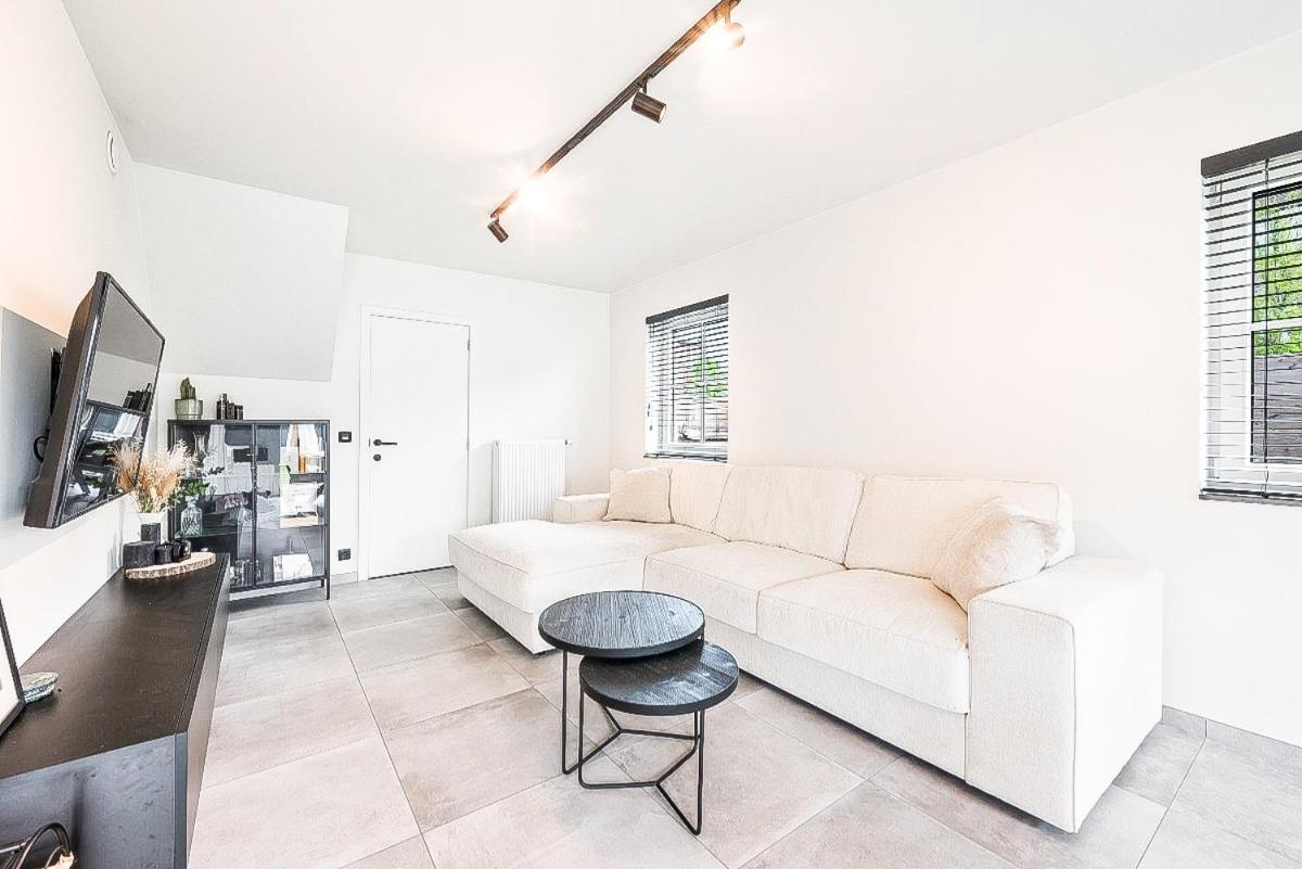 Luxe Villa near Antwerp - 10 min from Tomorrowland - B&B Aartselaar