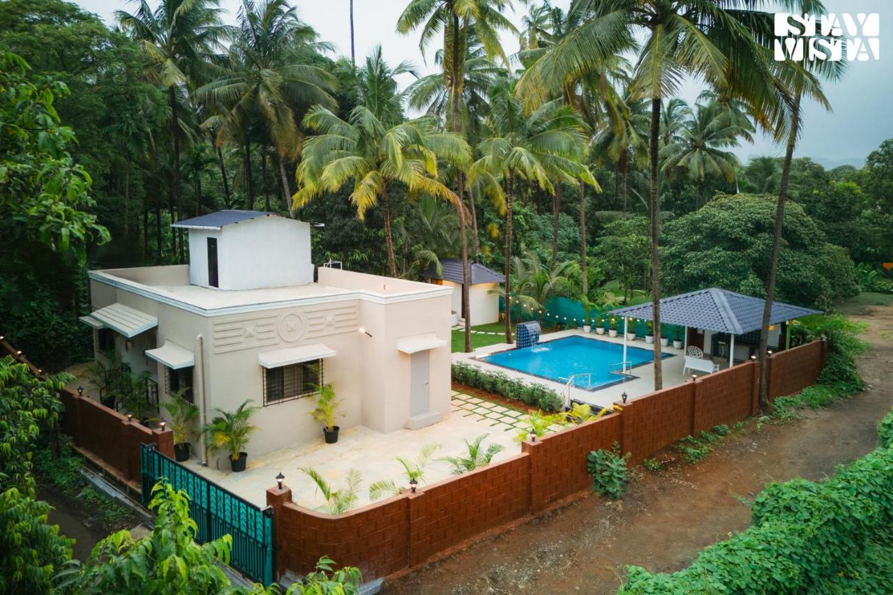 Belas Palmeiras by VEO - Part of StayVista with Pool & Bonfire - Bed and Breakfast Alibag