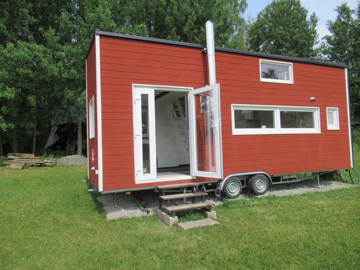 Stuga med bastu i naturen nära Stockholm - Ferienwohnung Järna