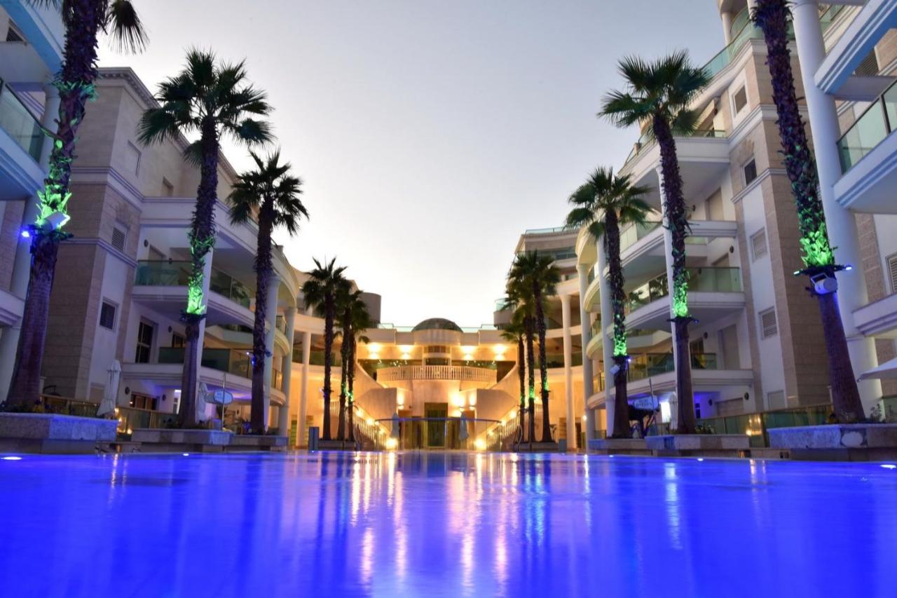 פלמורה נוף לים ולבריכה - Bed and Breakfast Eilat