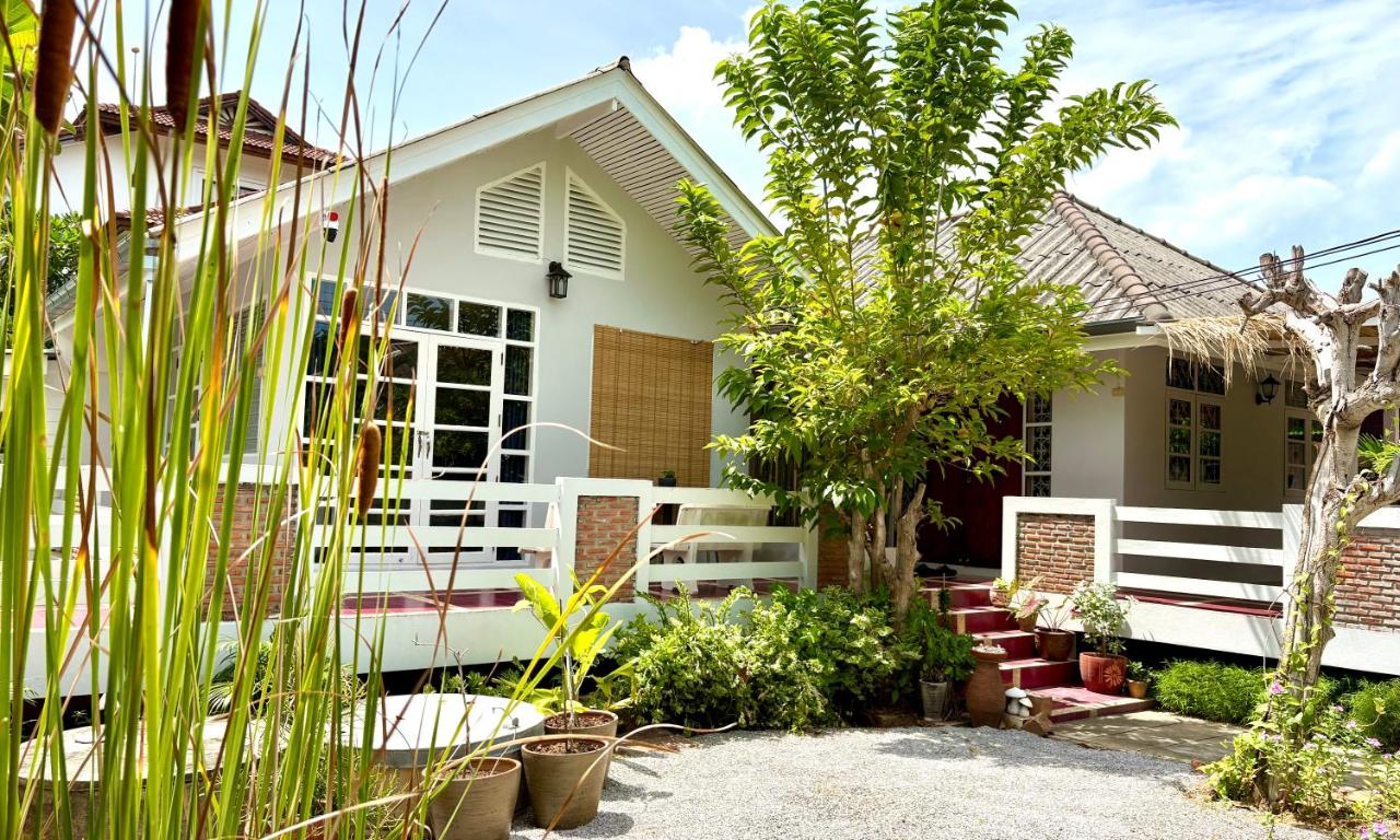Deluxe Double Room (2 Adults + 1 Child)