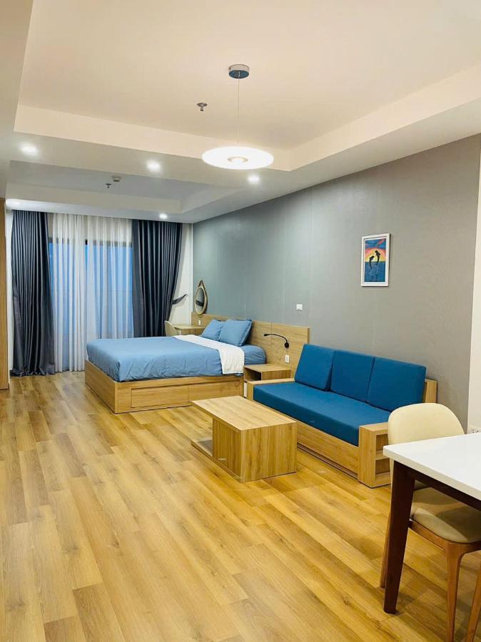 One-Bedroom Apartment with Balcony