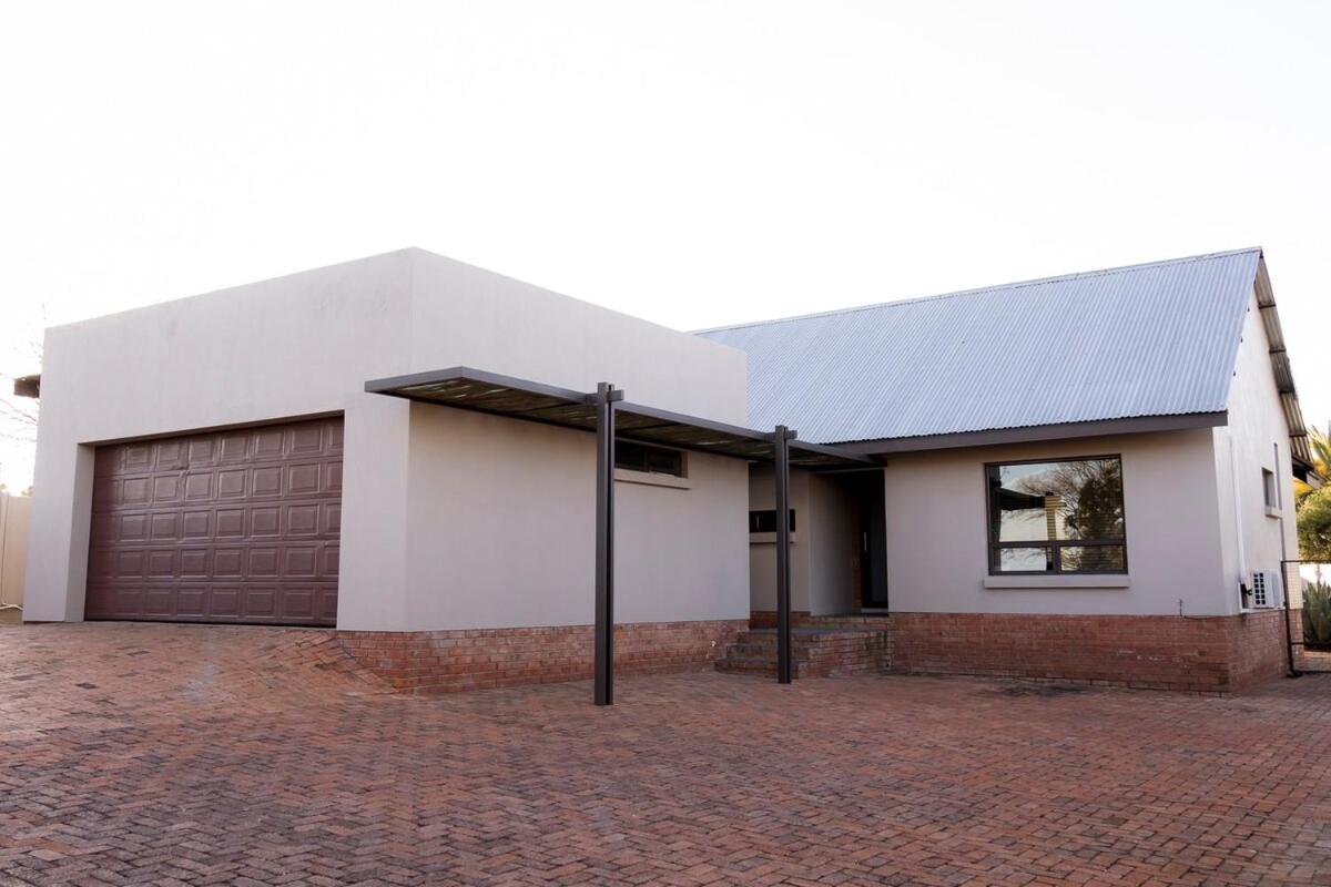 Complete Modern 3-Bedroom Home - B&B Bloemfontein