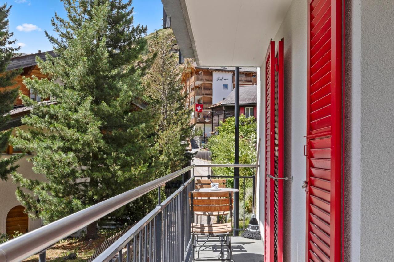 Zermatt, 4 pers, 3 lits - Balcon avec vue et petit jardin - B&B Zermatt