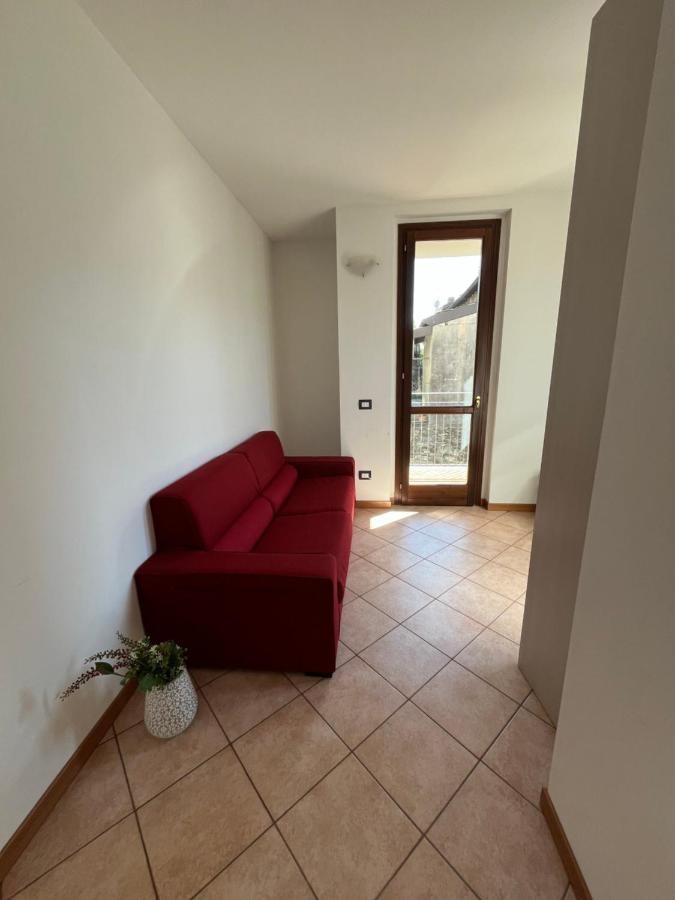 One-Bedroom Apartment with Lake View