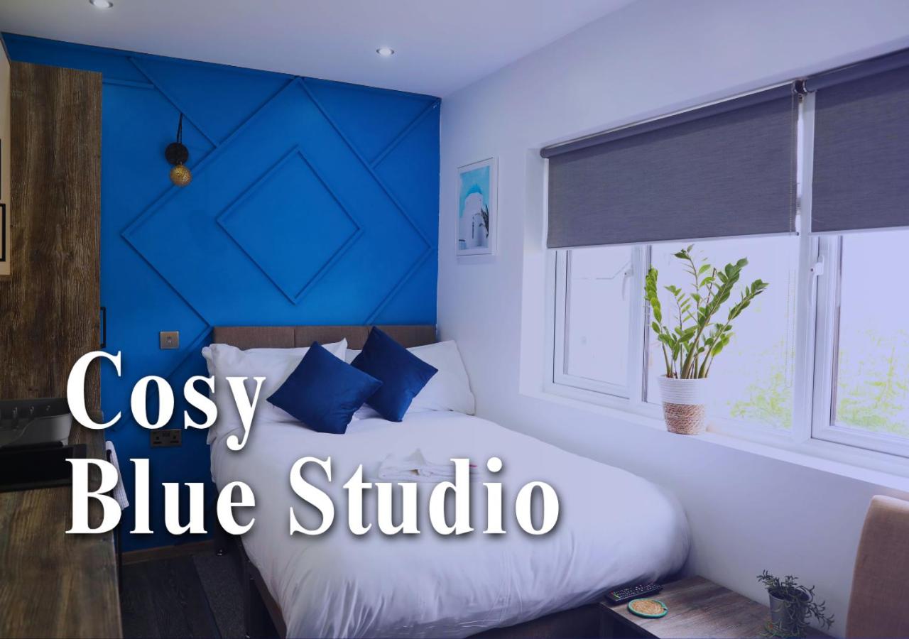 Deluxe Studio