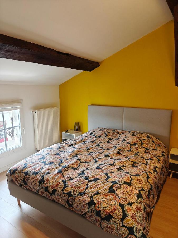 Deluxe One-Bedroom Apartment
