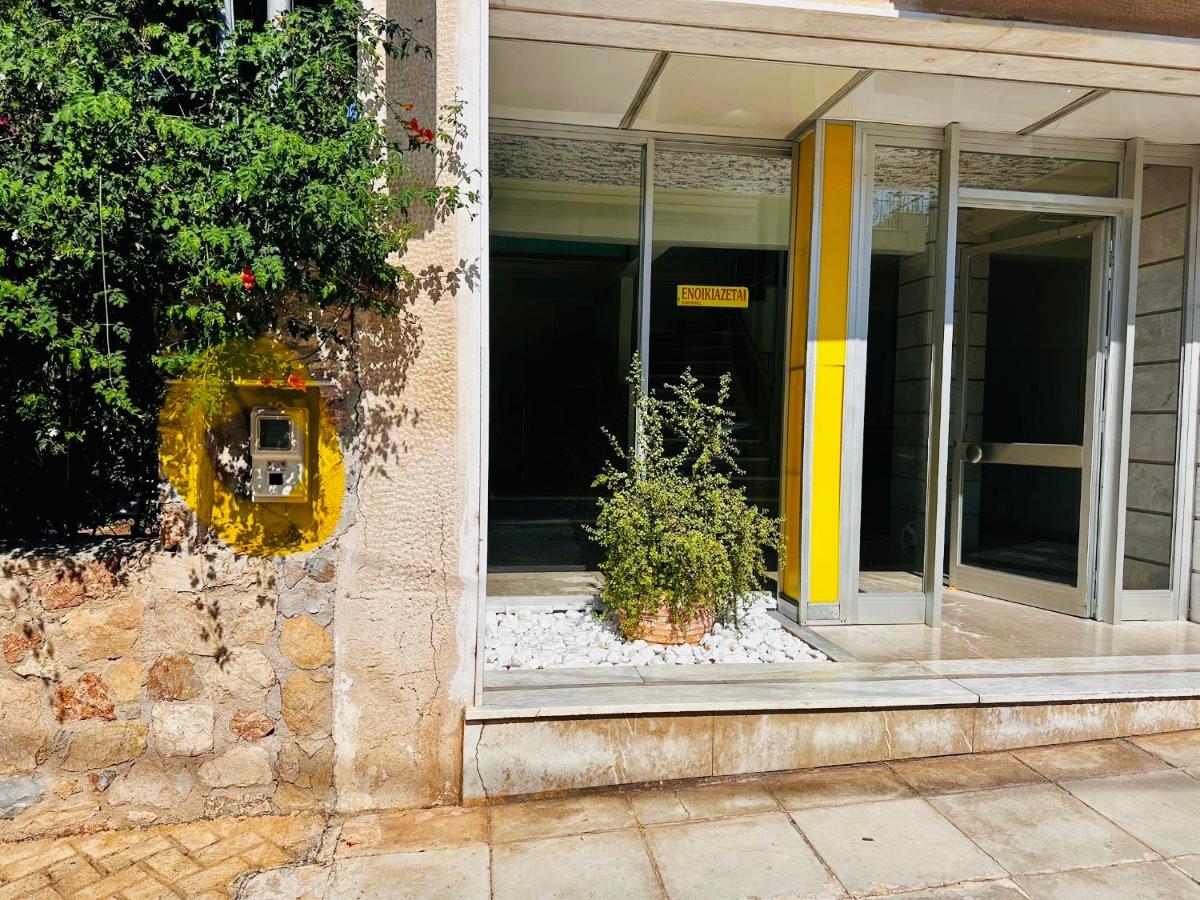 Sea view apartment steps away from the Beach Anavyssos Palyaia Fokia - B&B