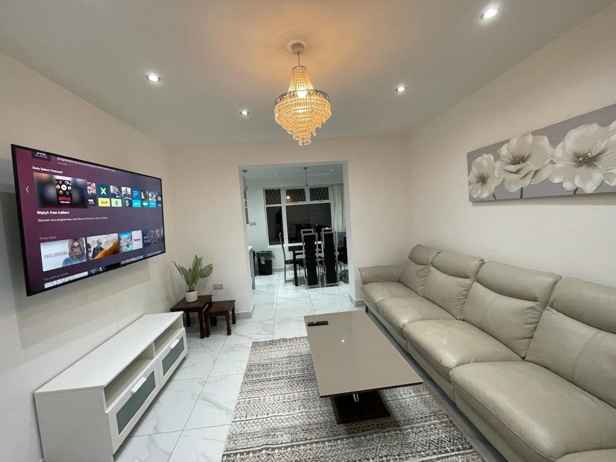 Beautiful Spacious Central 5 Bedroom House 3 Bathrooms - Free Parking - B&B Cardiff