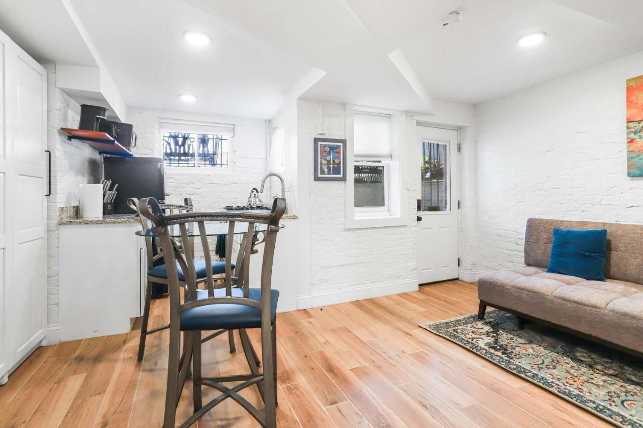 Sojourn Charming Lower Level Studio - Capitol Hill - Ferienwohnung Washington