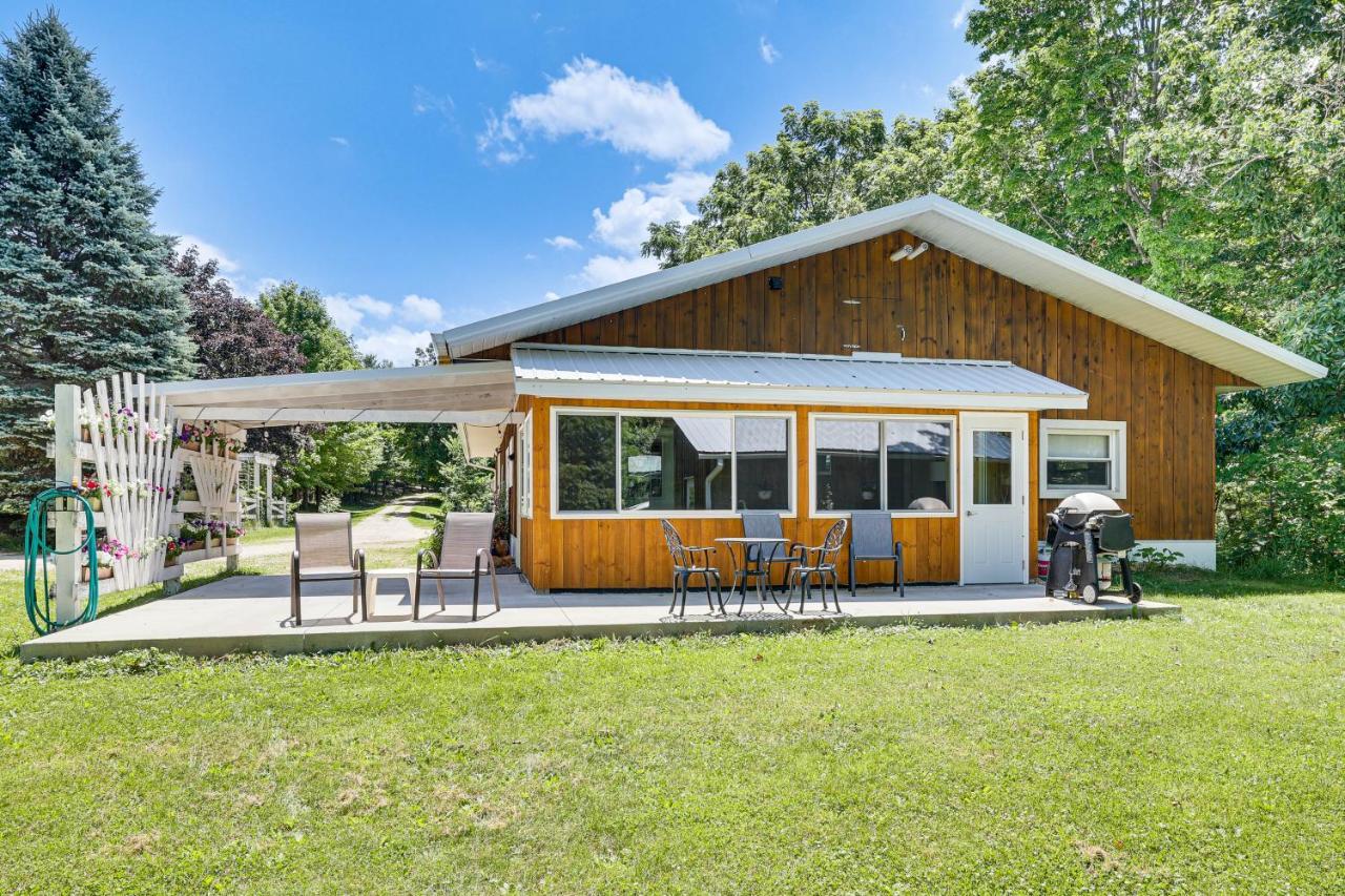La Crescent Cottage on Minnesota Bluffs with View! - B&B