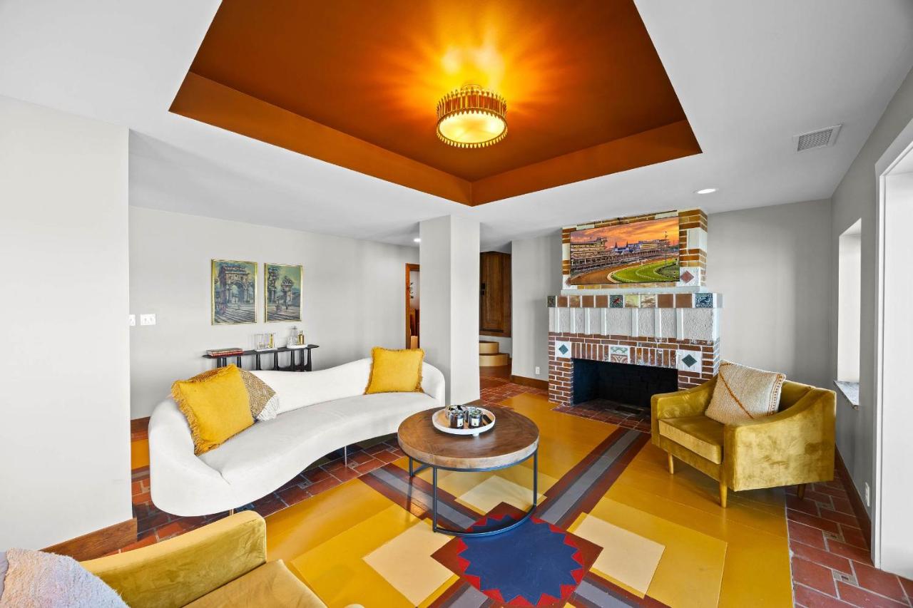 Elegant Riverside Escape Bottom-Floor Haven - B&B