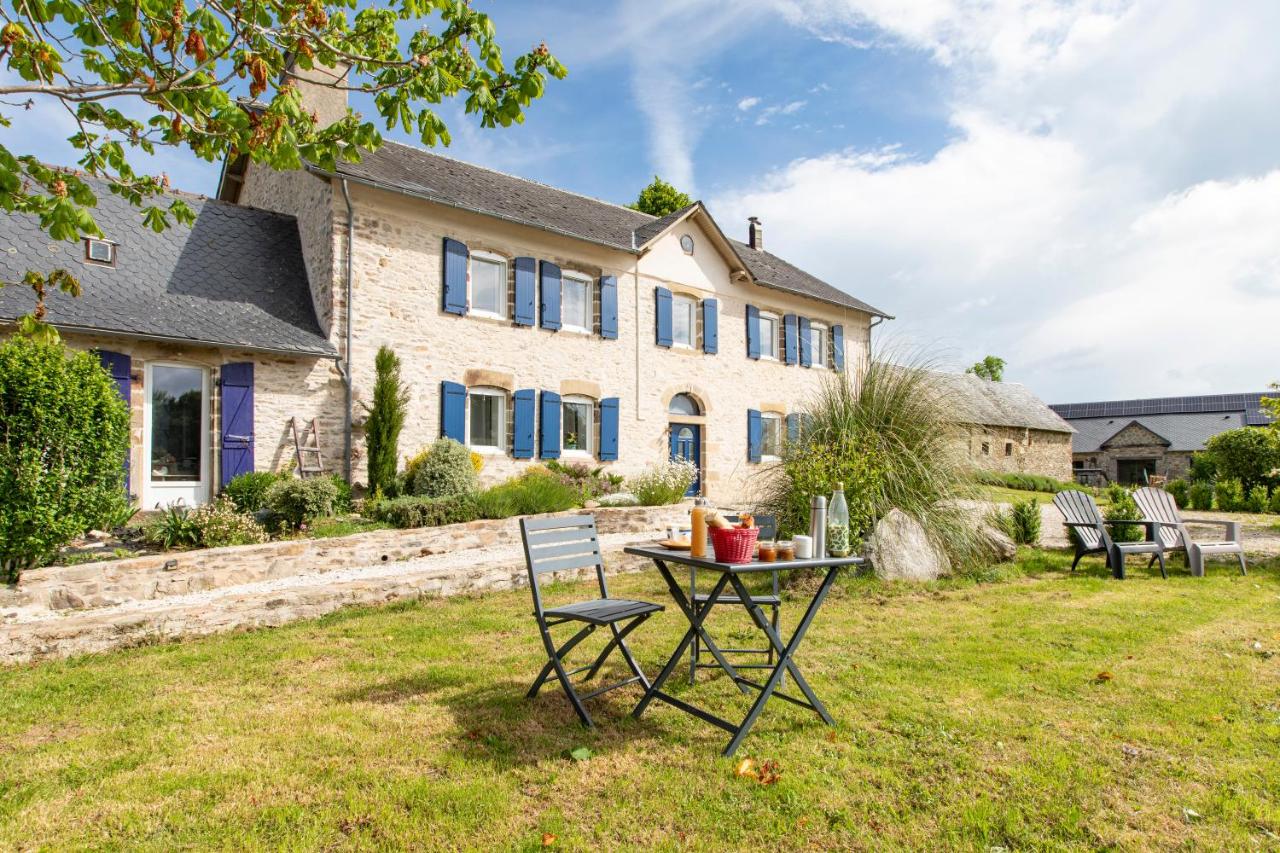 Gîte Jean Montet, piscine chauffée partagée, Wifi, salle de jeux, animaux de la ferme - B&B