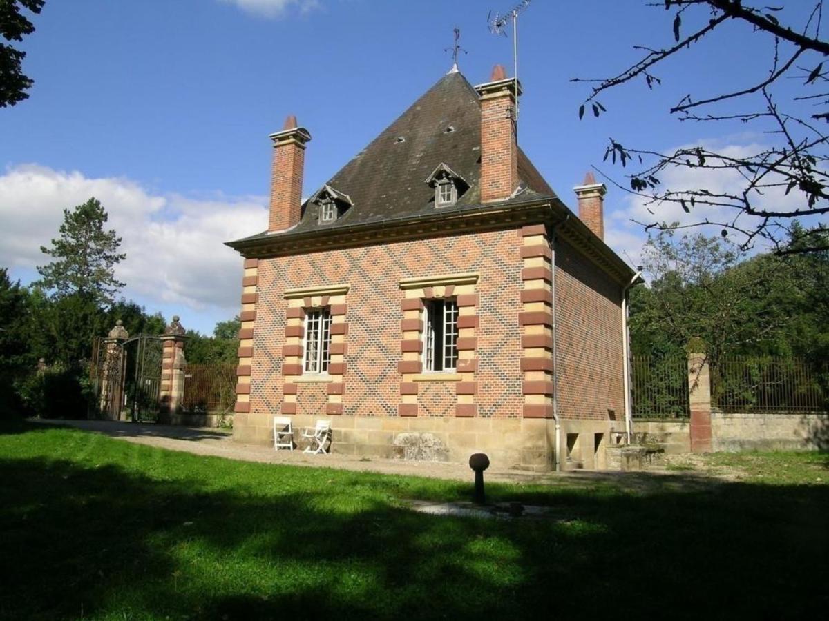 Gite de charme avec jardin privatif, WiFi et barbecue, à proximité du Château d'Avrilly - FR-1-489-223 - B&B